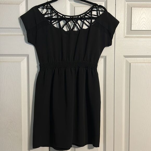 SILENCE & NOISE Urban Outfitters Size X-Small Black Strappy Mini Dress Pull On - Picture 5 of 7